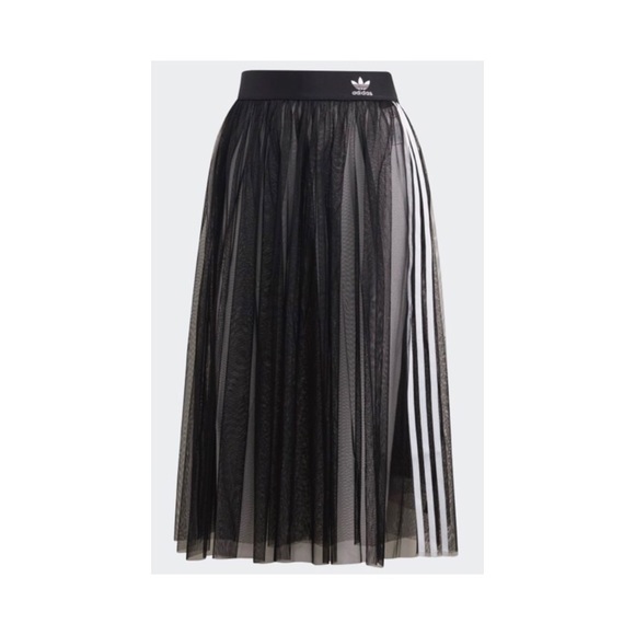 white skirt resort wear